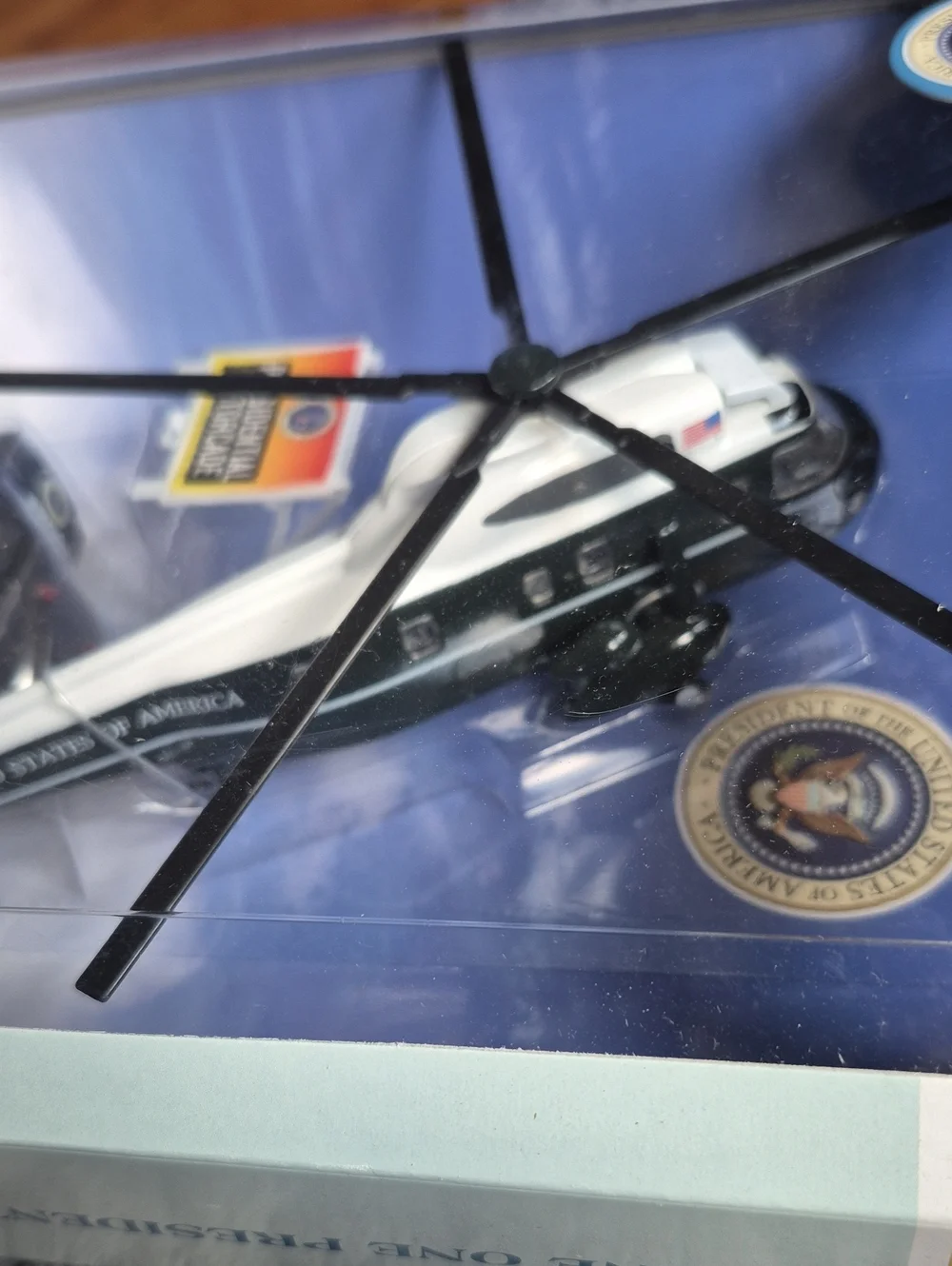 New Marine One Presidential Helicopter Playset with Black Secret Service Vehicle